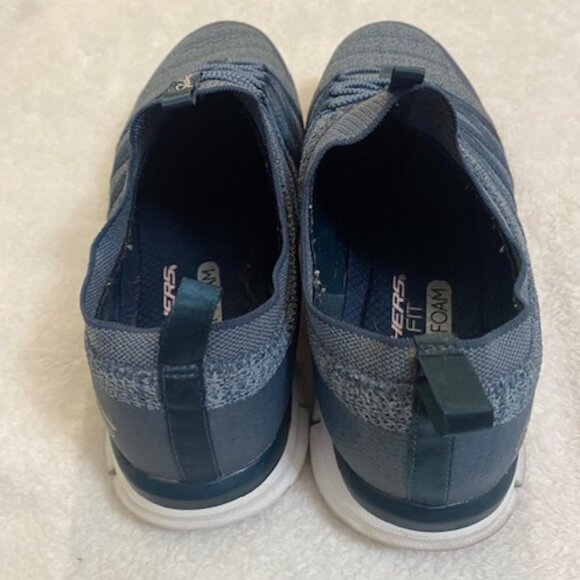 Skechers Women's 9.5 Wide Fit Memory Foam Shoes - Picture 2 of 5